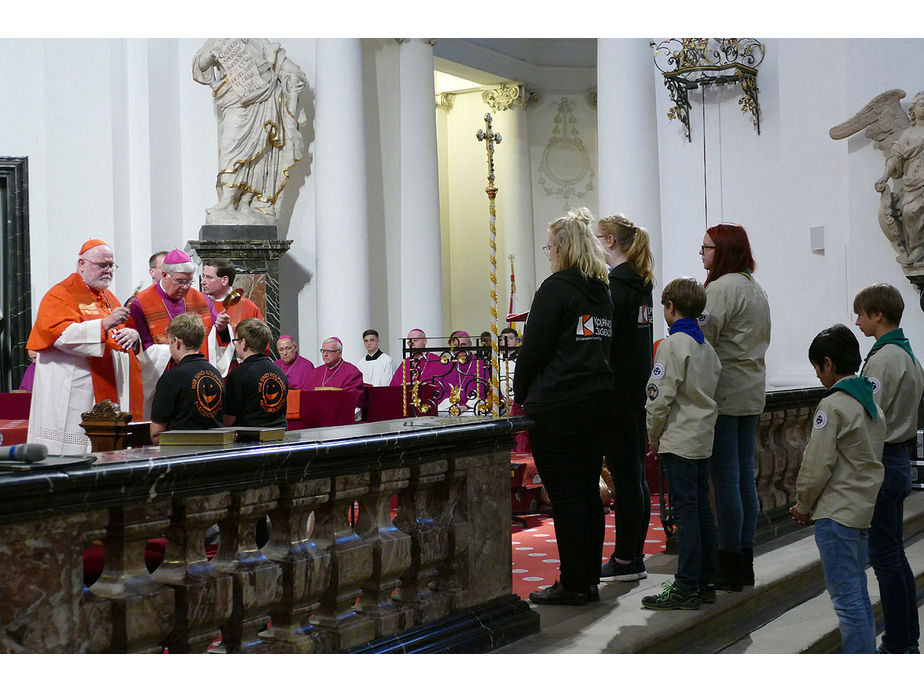 Abschlussvesper der Bischofskonferenz mit Austeilung des Bonifatiussegens (Foto: Karl-Franz Thiede)